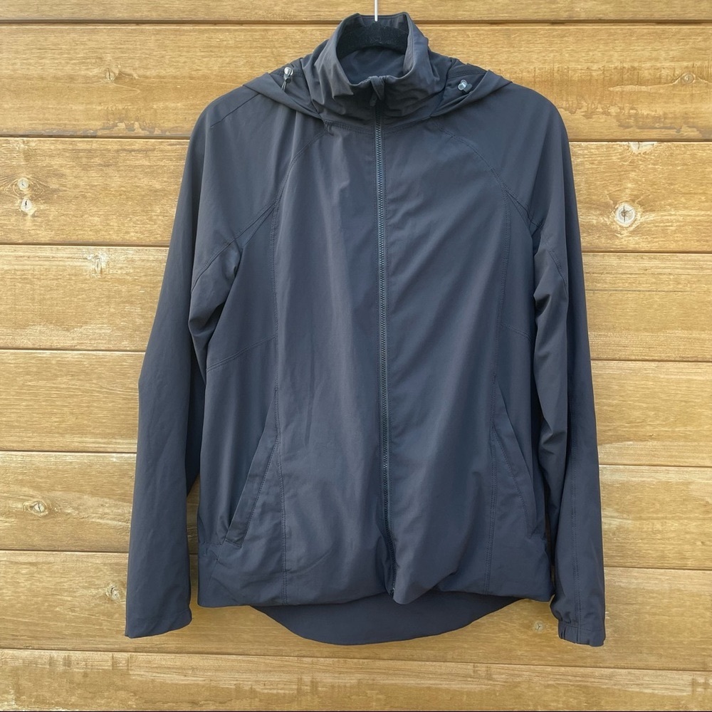 Lululemon Black Women Jacket with Hoodie and lining Size 4